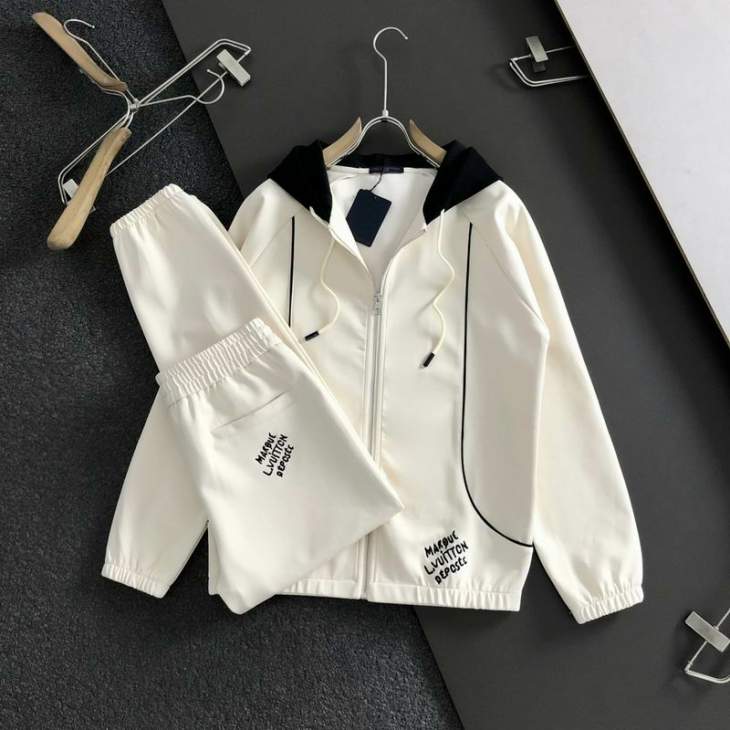 Picture of LV Sweater Suits _SKULVM-3XLomtr13540825